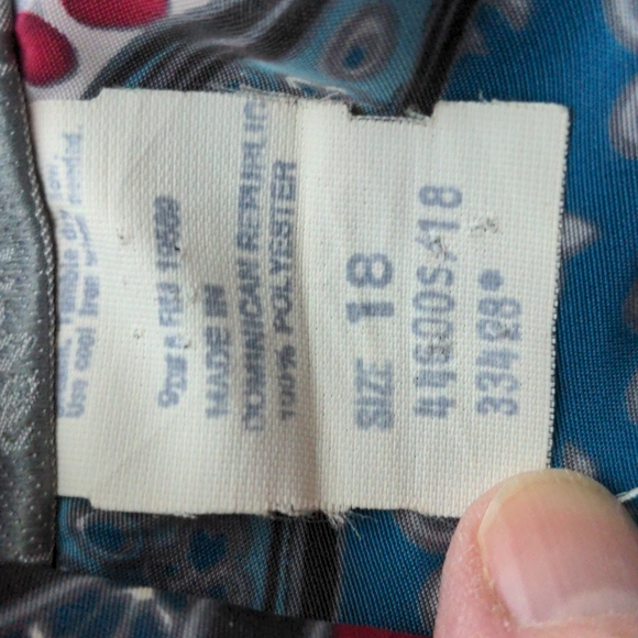 Classic Collection Vintage blouse, size 18, polyester. EUC Button Down. - Picture 7 of 7